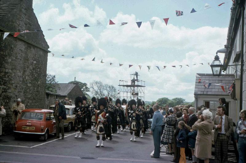 Pipers Parade - Jubilee - July 1977.jpg - Pipers Parade - celebrations for Siver Jubilee Queen Elizabeth II - July 1977 The Tower was used by the T.A for a wire glide down into the Boars Head carpark